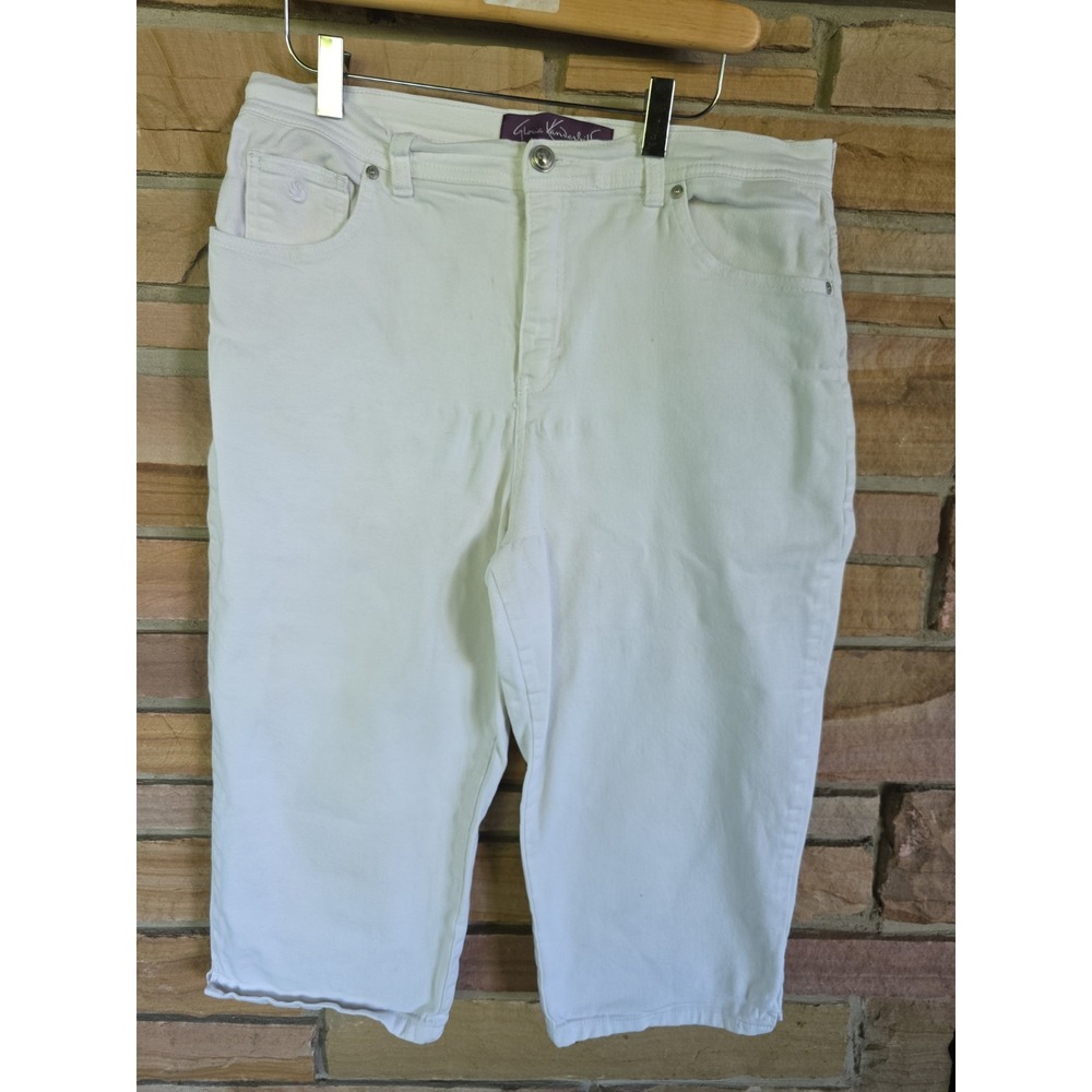 Gloria Vanderbilt Amanda Denim White Capri Womens Size 12  Straight Leg Stretch